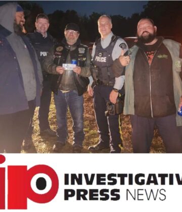 Photo of Canadian Cops Being Chummy With Freedom Fighter Group